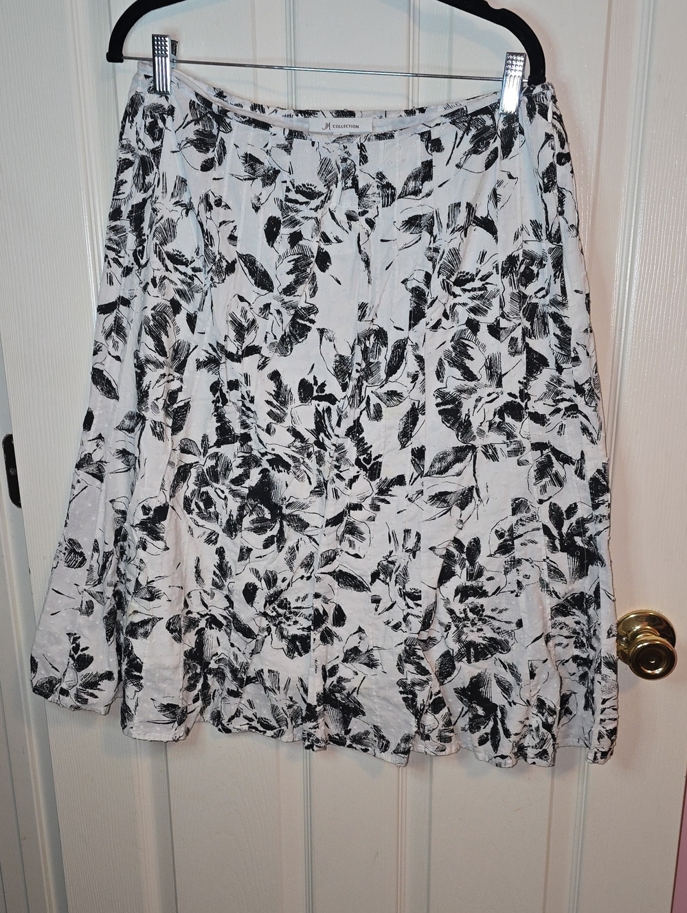 JM Collection Black & Whiteβ Floral A-Line Skirt